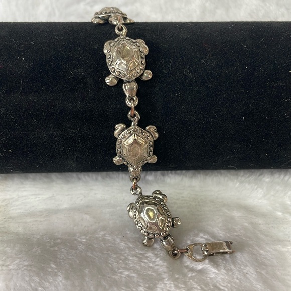 Vintage Sterling silver 7 turtle bracelet. Signed: SJ - Picture 2 of 7